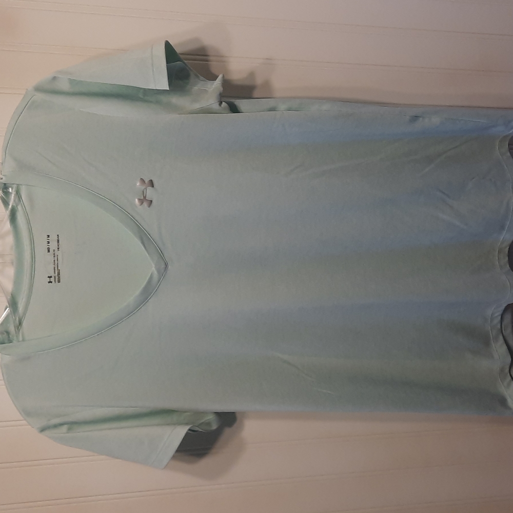 Womens Under Armour Vneck Loose Fit Tee. Blue Heather. Size Medium.